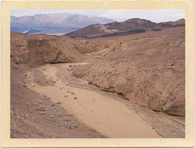 A photo was taken of the arroyo at Artists Palette in Death Valley, California, several decades after it was used as a location for George Lucas’ “Star Wars.” (See the photo above for the actual scene from the movie that was shot here.)